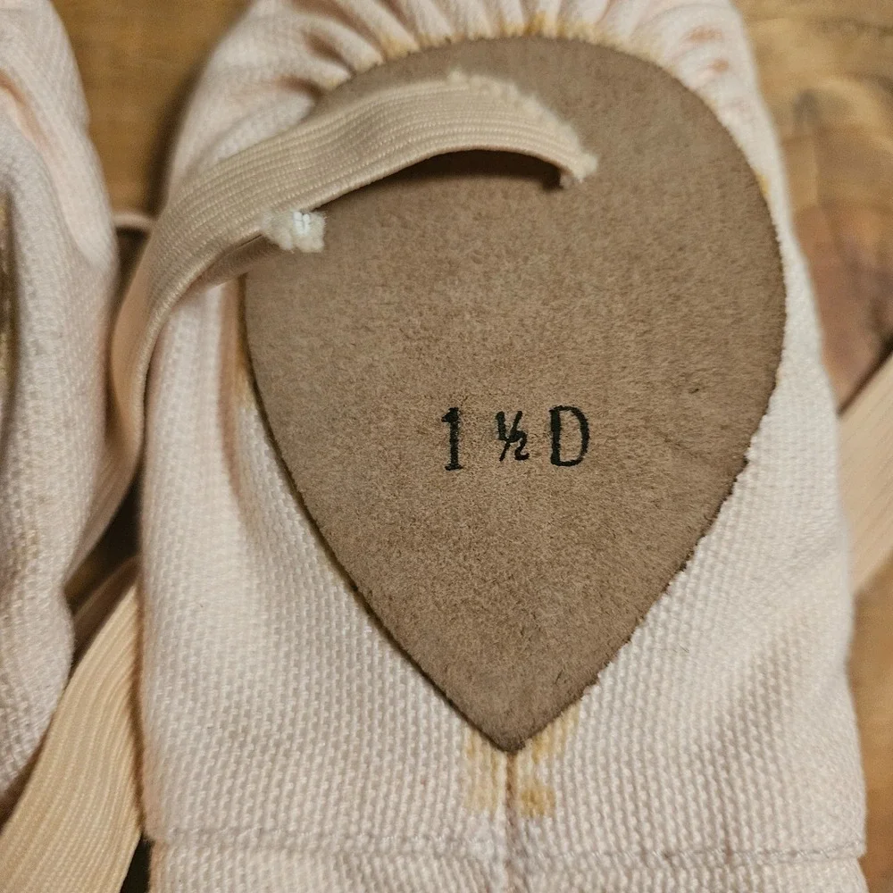 Bloch Pink Canvas Ballet Slippers Girls Size 1.5 D Split Sole Dance Shoes